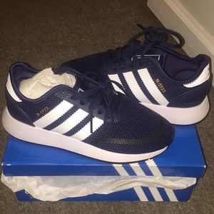 NWT ADIDAS SNEAKERS SIZE 5